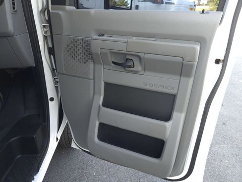 Used 2013 Ford E-350 and Econoline 350 Super Duty w/ PWR Locks & Windows Group image 16