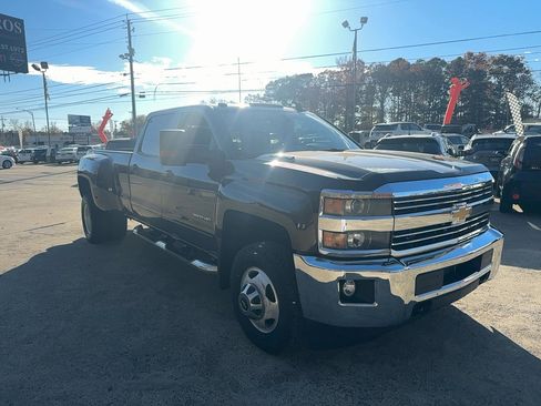 Used 2016 Chevrolet Silverado 3500 LT w/ LT Convenience Package image 3