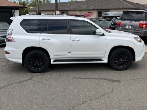 Used 2018 Lexus GX 460 Premium w/ Premium Package AWD/4WD image 24