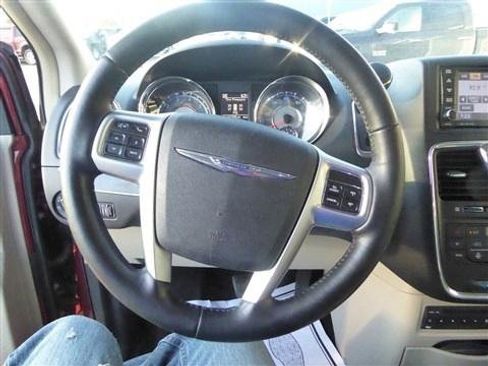 Used 2012 Chrysler Town & Country Touring-L w/ Entertainment Group #2 FWD image 10