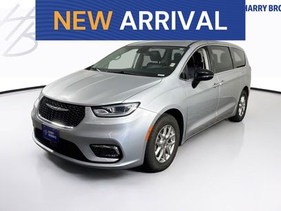 Used 2024 Chrysler Pacifica Touring-L