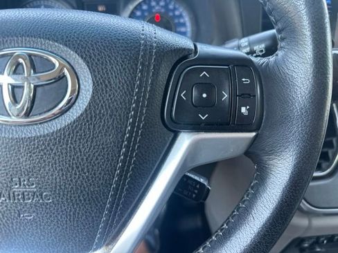 Used 2015 Toyota Sienna XLE w/ XLE Navigation Package FWD image 25