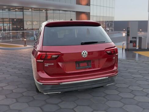 Used 2018 Volkswagen Tiguan SEL FWD image 10