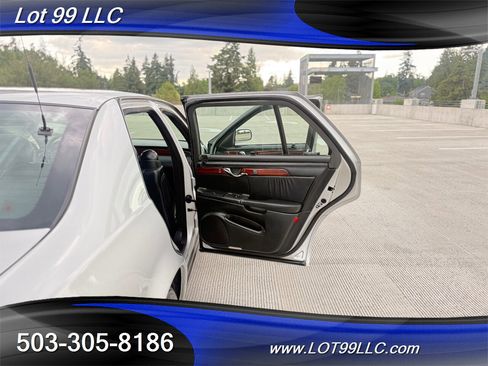 Used 2001 Cadillac De Ville DHS w/ Safety/Security Pkg FWD image 37