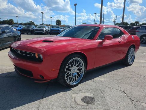 Used 2021 Dodge Challenger SXT image 8
