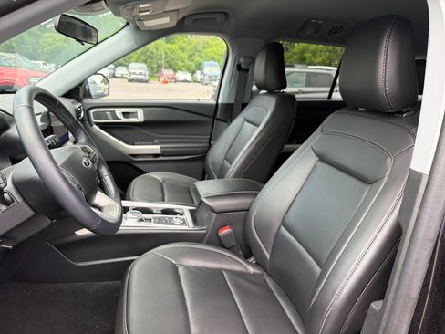 Used 2023 Ford Explorer XLT w/ Equipment Group 202A AWD/4WD image 10