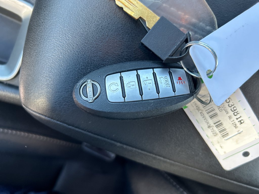 Used 2025 Nissan Altima 2.5 SV FWD image 19