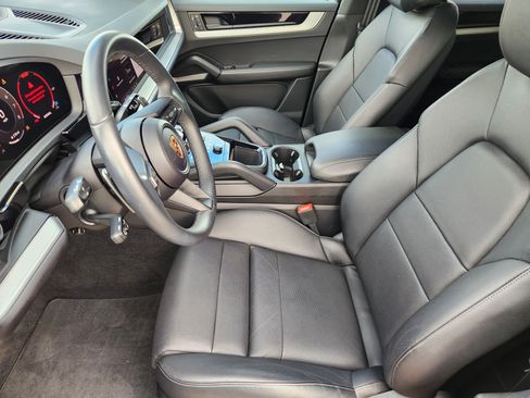 Used 2024 Porsche Cayenne S image 16