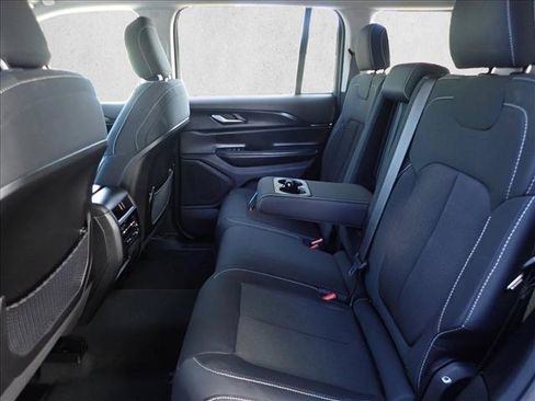 Used 2023 Jeep Grand Cherokee Laredo AWD/4WD image 9