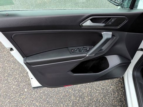 Used 2018 Volkswagen Tiguan SE image 16