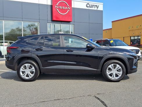 Used 2025 Chevrolet Trax LS FWD image 7