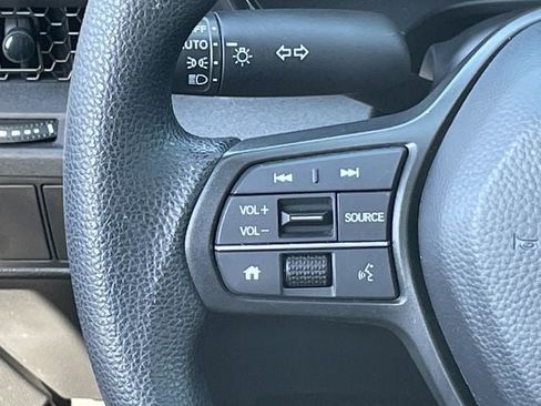 Used 2025 Honda CR-V LX image 12