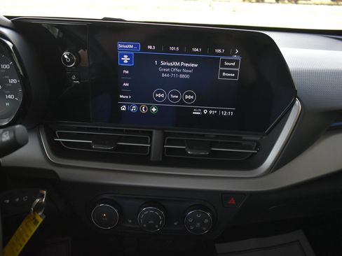 Used 2024 Chevrolet Trax LS w/ LS Convenience Package FWD image 25