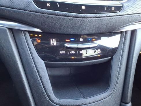 Used 2021 Cadillac XT5 Premium Luxury image 32