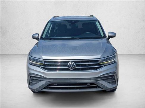 Used 2022 Volkswagen Tiguan SE AWD/4WD image 2