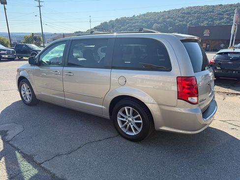 Used 2016 Dodge Grand Caravan SXT image 6