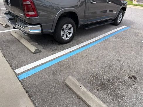 Certified 2022 RAM 1500 Laramie AWD/4WD image 3