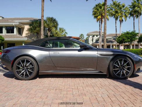 Used 2020 Aston Martin DB11 Volante image 21