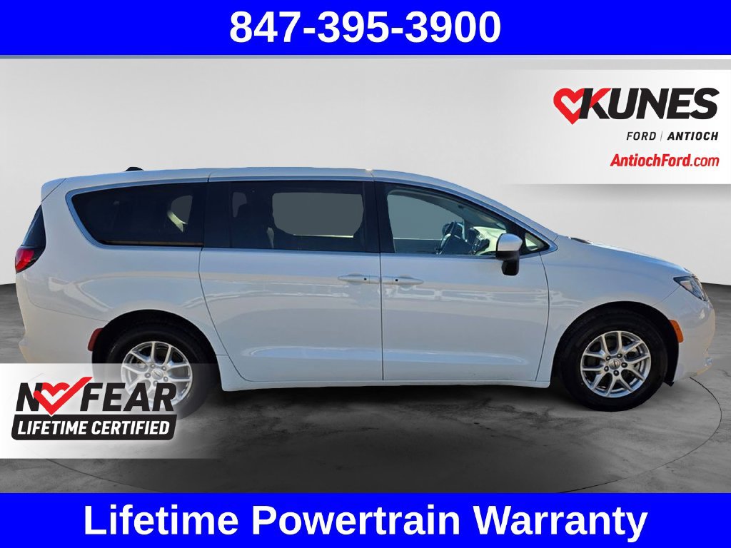 Used 2023 Chrysler Voyager LX FWD image 11
