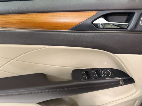 Used 2017 Lincoln MKC Select w/ Select Plus Package FWD image 11