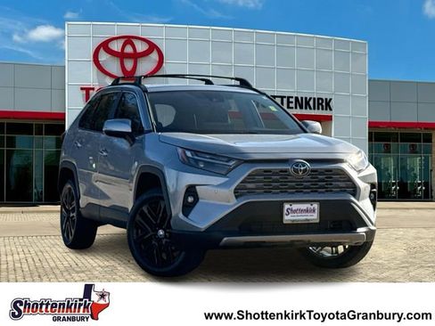 Used 2025 Toyota RAV4 Limited image 1