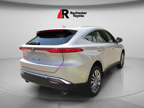 Certified 2024 Toyota Venza XLE AWD/4WD image 7