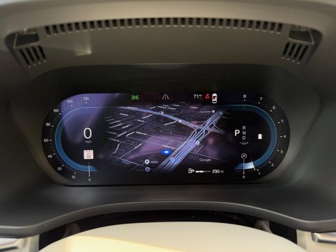 Certified 2023 Volvo XC60 B5 Plus w/ Climate Package image 18