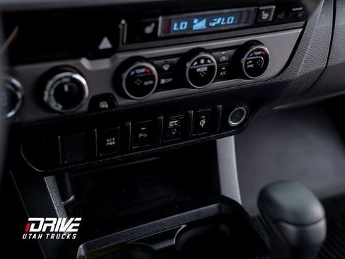 Used 2016 Toyota Tacoma TRD Off-Road w/ Premium & Technology Package image 34