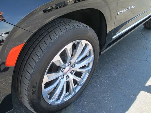 Used 2023 GMC Yukon Denali AWD/4WD image 14