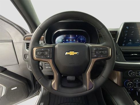 Used 2024 Chevrolet Suburban High Country RWD image 12