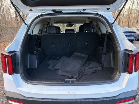 Used 2024 Kia Sorento S image 13