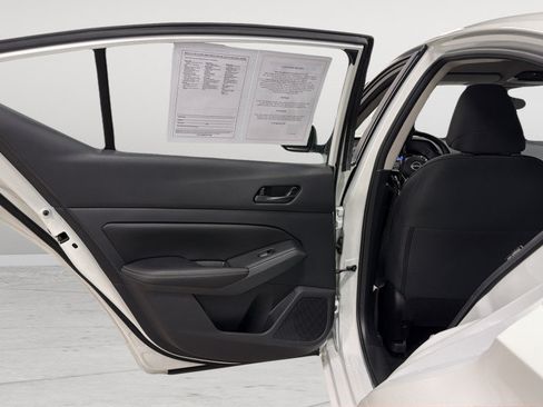 Used 2025 Nissan Altima 2.5 SV FWD image 32