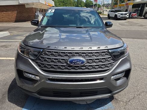 Used 2023 Ford Explorer XLT w/ Equipment Group 202A RWD image 9