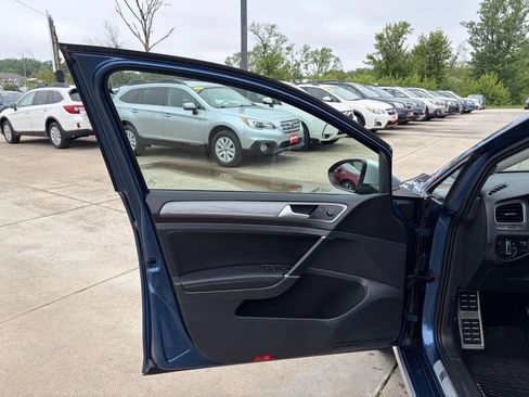 Used 2017 Volkswagen Golf Alltrack SE AWD/4WD image 10