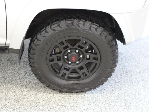 Used 2023 Toyota 4Runner TRD Off-Road Premium w/ Moonroof Package AWD/4WD image 5