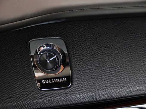 Certified 2022 Rolls-Royce Cullinan AWD/4WD image 14