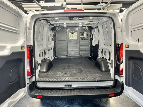 Used 2024 Ford Transit 250 Low Roof RWD image 18