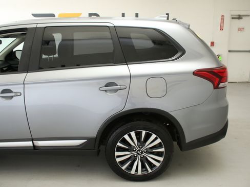 Used 2020 Mitsubishi Outlander ES AWD/4WD image 5