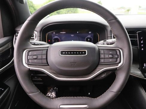 Used 2023 Jeep Wagoneer L Series II AWD/4WD image 13