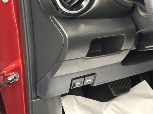 Used 2022 Nissan Kicks SR image 15