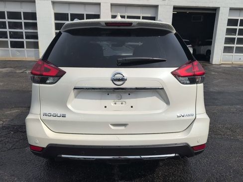 Used 2019 Nissan Rogue SV w/ Sun & Sound Touring Package image 4