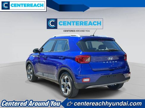 Used 2023 Hyundai Venue SEL FWD image 5
