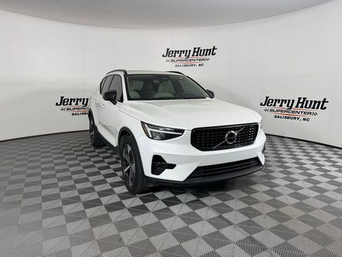 Used 2023 Volvo XC40 B5 Plus w/ Protection Package Premier image 8