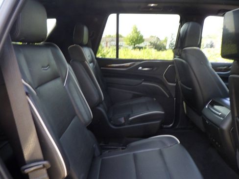 Used 2021 Cadillac Escalade Premium Luxury AWD/4WD image 20