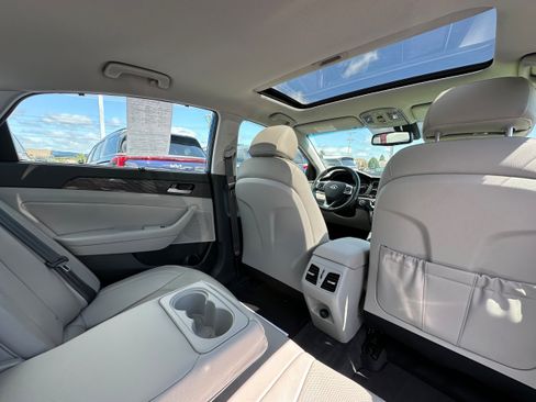 Used 2018 Hyundai Sonata Limited w/ Limited Ultimate Package 03 FWD image 11