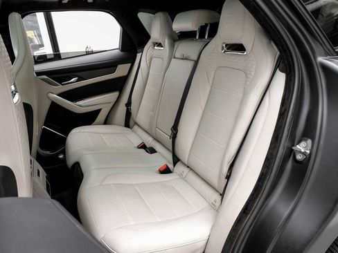 Used 2023 Jaguar F-PACE SVR image 31