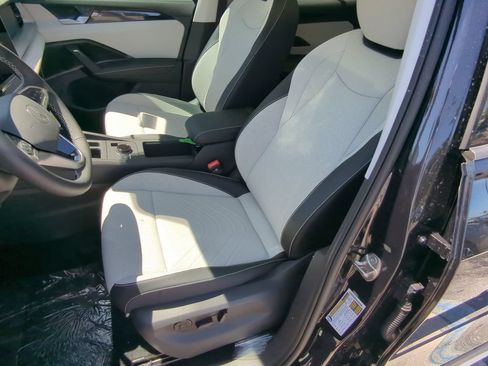 New 2026 Volkswagen Tiguan SE FWD image 20