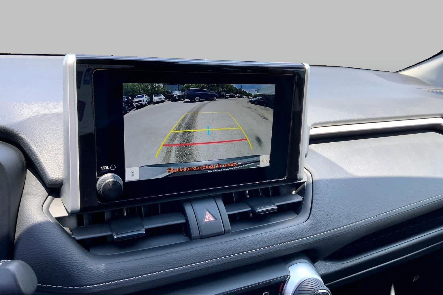 Used 2025 Toyota RAV4 XLE FWD image 27