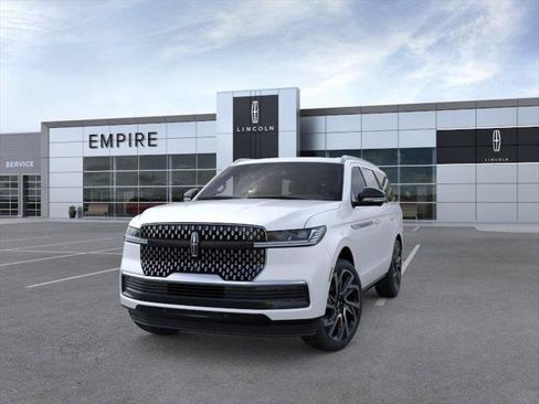 New 2026 Lincoln Navigator Reserve AWD/4WD image 2