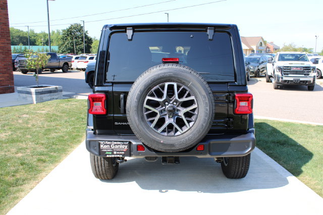 New 2026 Jeep Wrangler Unlimited Sahara AWD/4WD image 34